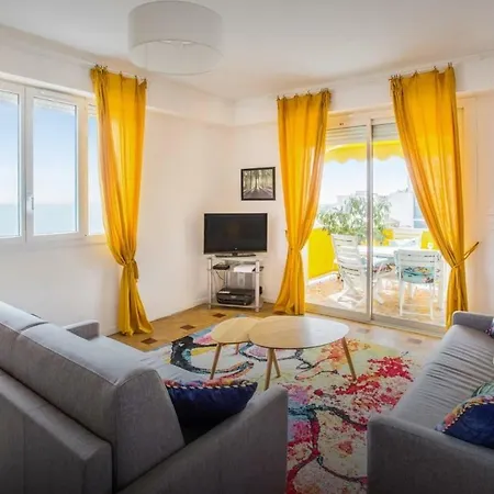 Apartmán Stunning 2 Bed Flat Front Of The Beach Seaview Nice