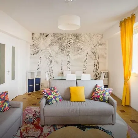 Apartmán Stunning 2 Bed Flat Front Of The Beach Seaview Nice