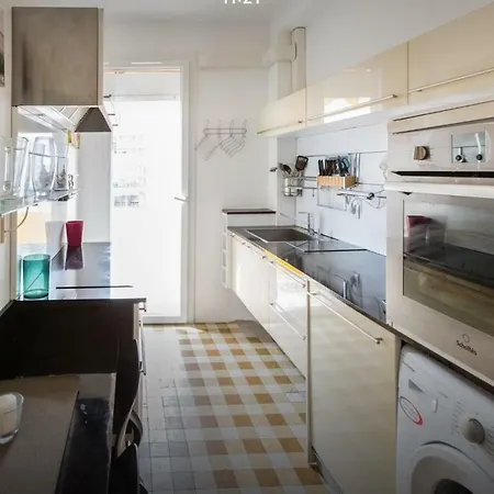 Stunning 2 Bed Flat Front Of The Beach Seaview Ницца