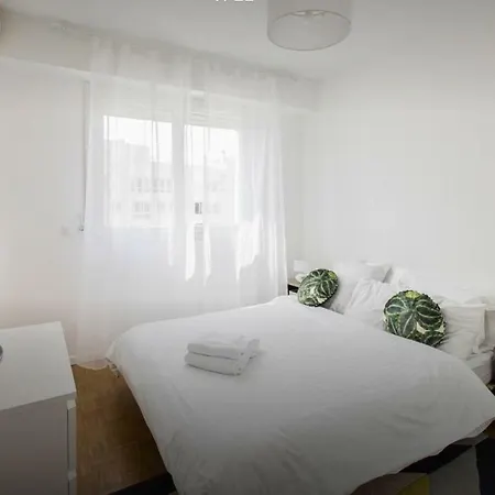 Stunning 2 Bed Flat Front Of The Beach Seaview Ницца